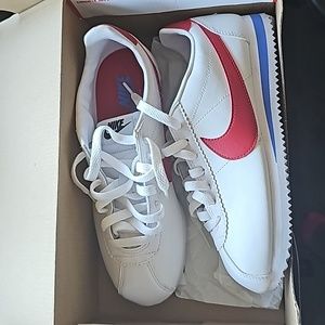 Womens NIKE cortez size 7